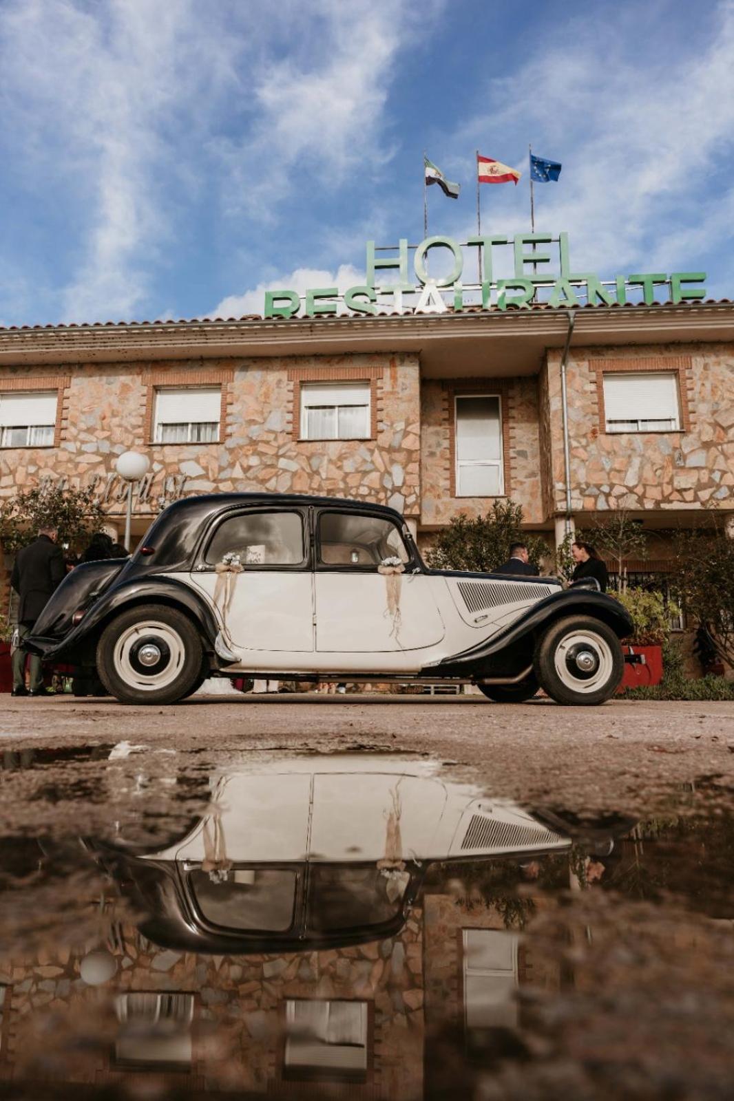 Hotel Restaurante Sostenible La Laguna Brozas 外观 照片
