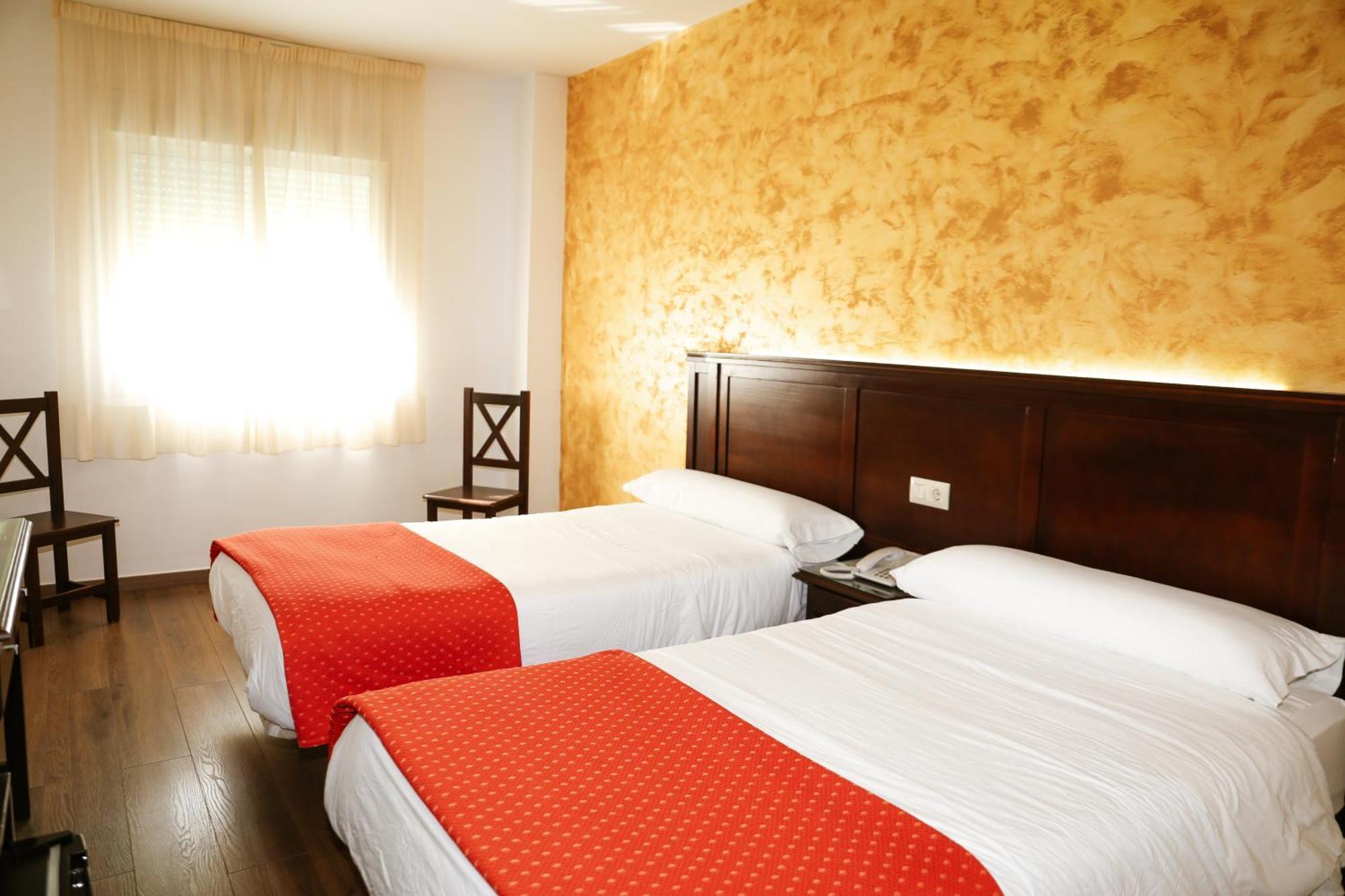 Hotel Restaurante Sostenible La Laguna Brozas 外观 照片