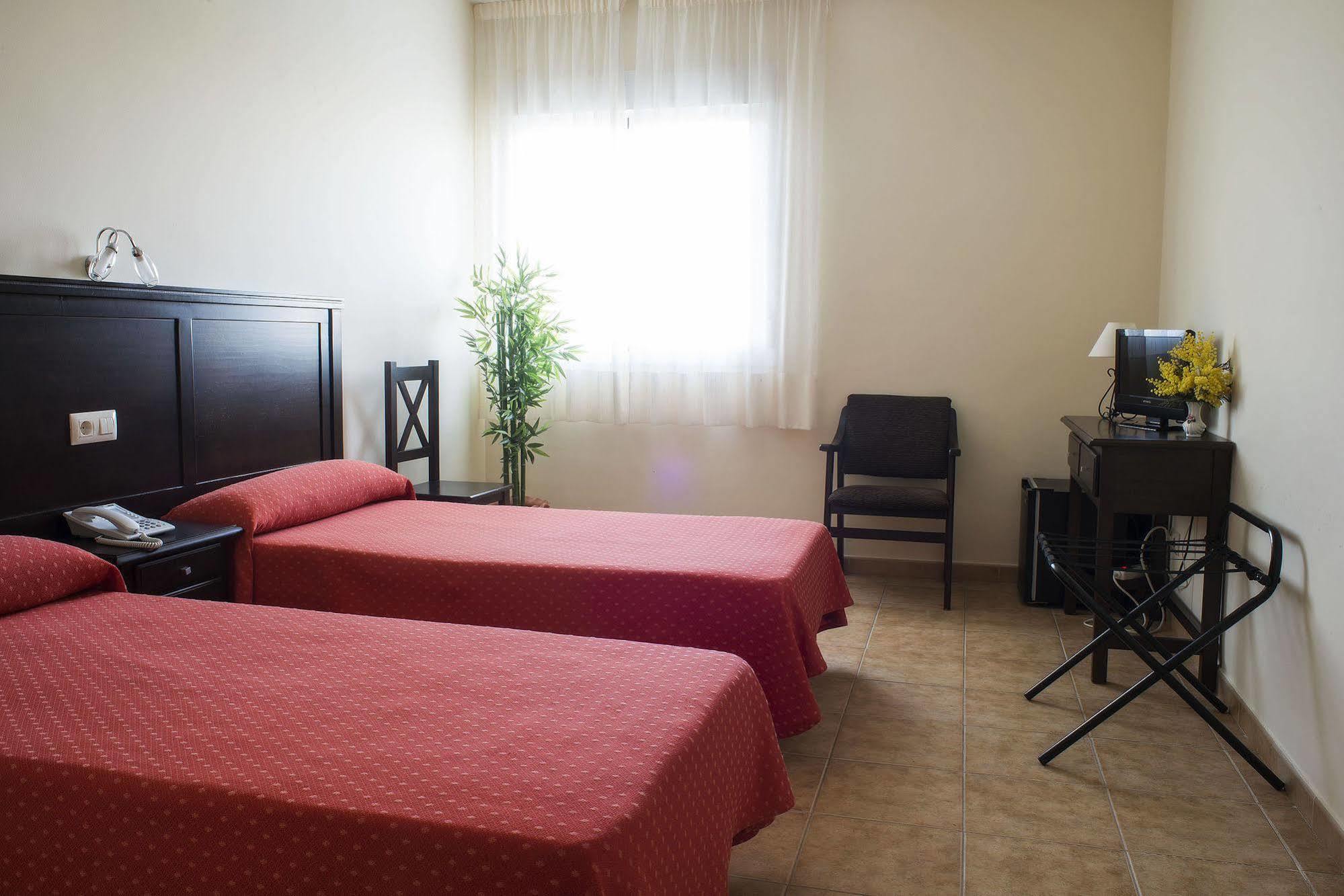 Hotel Restaurante Sostenible La Laguna Brozas 外观 照片